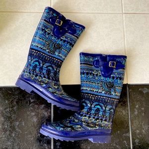 Blue patterned Rainboots with fur